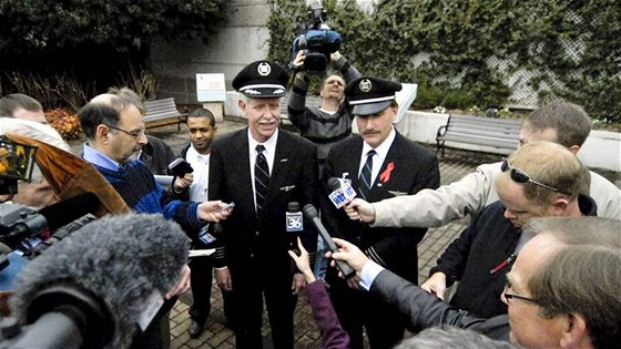 Chesley Sullenberger (uprosted), pilot, který v lednu 2009 pistál s letadlem na ece Hudson.