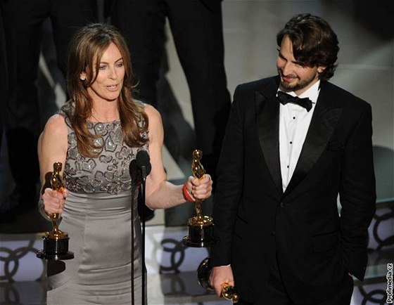 Reisérka Kathryn Bigelowová se dvma ze esti Oscar, které získal její snímek Smrt eká vude