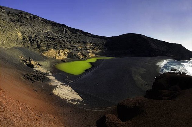 Laguna Verde (Zelené jezero) u p�ístavu El Golfo