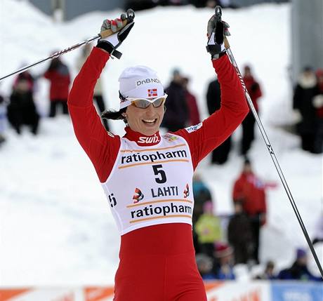 Norsk bkyn na lych Marit Bjrgen slav vtzstv v Lahti. 
