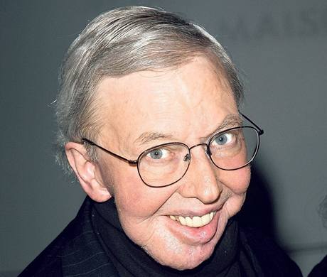 Filmový kritik Roger Ebert me po tyech letech snímky zkritizovat i ústn.