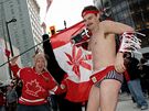 Oslavy zlaté olympijské medaile hokejist Kanady v centru Vancouveru. (28. února 2010)