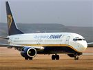 Letadlo spolenosti Ryanair na letiti v Brn. Ilustraní foto