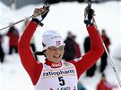Norská bkyn na lyích Marit Björgen slaví vítzství v Lahti. 
