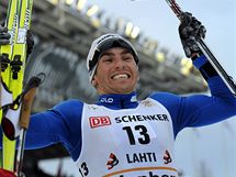 Maurice Manificat se raduje z vtzstv ve skiatlonu v Lahti. 