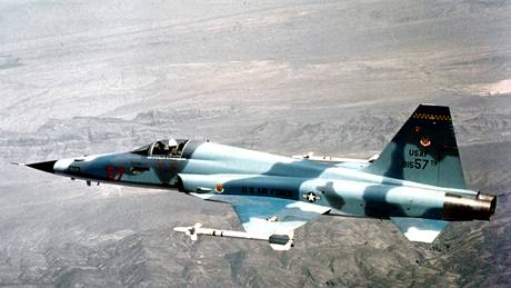 Stíhaka F-5E Northrop amerického letectva. Ilustraní foto
