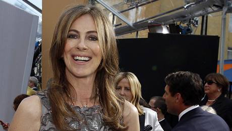 Kathryn Bigelowová se raduje, James Cameron tleská, ale k radosti má daleko. Jeho Avatar na Oscarech prohrál.