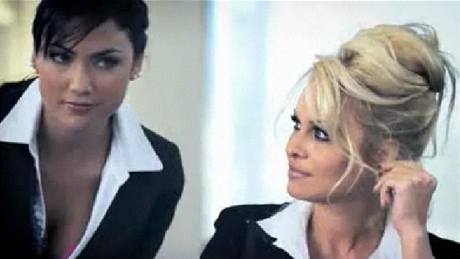 Pamela Andersonová v reklam, která byla v Austrálii zakázána
