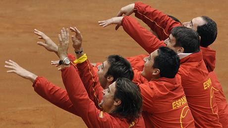 Tenisté panlska se radují z postupu do tvrtfinále Davis Cupu 2010.