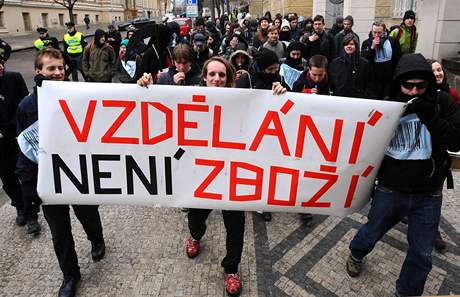 Protest poádá studentská Iniciativa Vzdlání není zboí!. Podobn protestovali v Praze u nkolikrát.