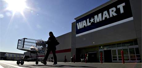 Zákazníci Wal-Martu v americkém Turnersville zaili ok. Ilustraní foto