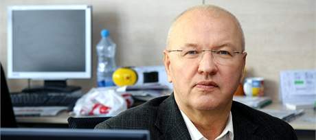 Docent Jaromír Musil pi online rozhovoru na iDNES.cz. (18. bezna 2010)