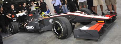 SENNA SE VRACÍ. V prvním tréninku GP Bahrajnu absolvovali svou premiéru ve formuli 1 Bruno Senna i tým Hispania Racing.