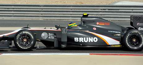 SENNA JE ZPT. Bruno Senna s vozem tmu HRT v trninku Velk ceny Bahrajnu.