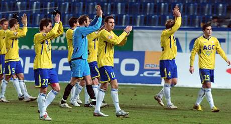 Sklenné stídaky by se mly objevit také na stadionu v Teplicích, kde AGC vlastní místní klub.