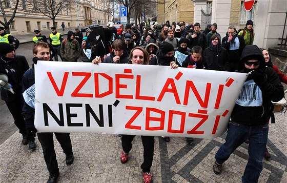Protest poádá studentská Iniciativa Vzdlání není zboí!. Podobn protestovali v Praze u nkolikrát.