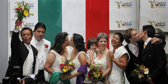 Úady v Mexiku oddaly první páry homosexuál v zemi (11. bezna 2010)