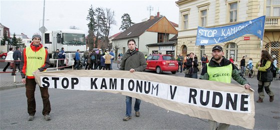 Demonstrace v Rudné u Prahy proti kamionm