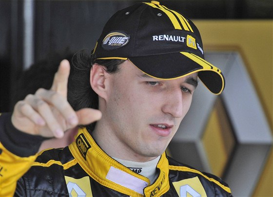 POLSKÝ NÁJEZDNÍK. Robert Kubica ped prvním volným tréninkem GP Bahrajnu.