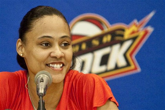 U SE ZASE SMJE. Marion Jonesová na tiskové konferenci po podpisu smlouvy s týmem basketbalové WNBA Tulsa Shock