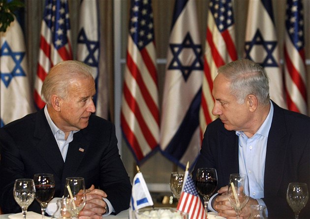 Americký viceprezident Joe Biden (vlevo) s izraelským premiérem Benjaminem Netanjahuem (9. b�ezna 2010)