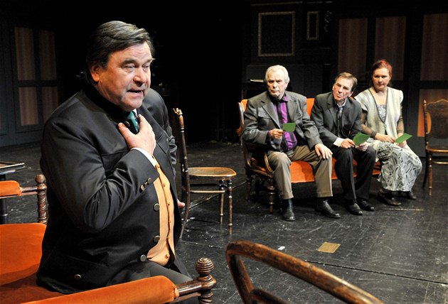 Z inscenace �aj u pana senátora (V. Postránecký, A. �vehlík, F. N�mec, E....