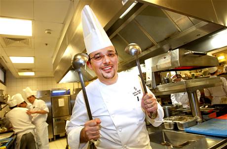 Šéfkuchař restaurace Allegro Andrea Accordi. (16. března 2010)