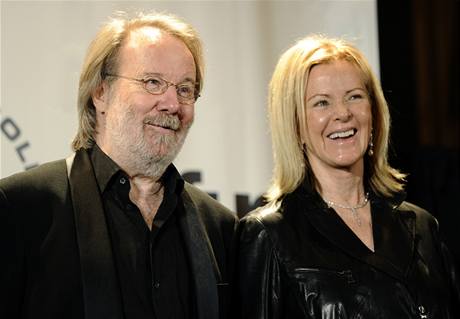 Z ceremonilu ke vstupu do Rocknrollov sn slvy 2010 (Benny Andersson a Anni-Frid Lyngstadov ze skupiny ABBA)