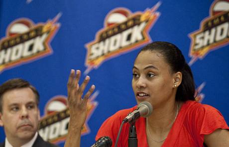 Marion Jonesov na tiskov konferenci po podpisu smlouvy s tmem basketbalov WNBA Tulsa Shock.