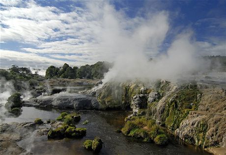 Nov Zland, Severn ostrov. Gejzr Pohutu a termln oblast Whakarewarewa