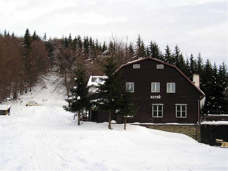 Tínské Beskydy. Turistická chata na Kotai