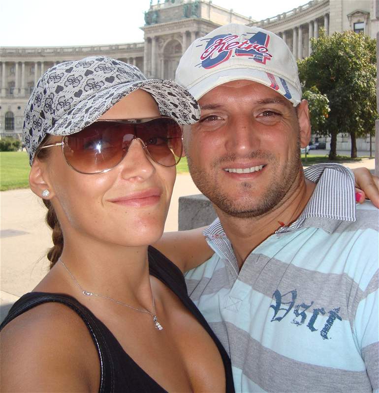 Kateina Sokolová s pítelem Jeanem na fotce, kde se pyní drahým perkem 