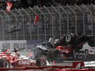 Závod IRL v Sao Paulu, havárie Brazilce Moraese (vpravo nahoe) a Ameriana Andretiho.