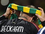 PEDMT DOLIN. lou v pvodnch barvch Manchesteru ml dt Beckham najevo odpor k americkm majitelm klubu. 