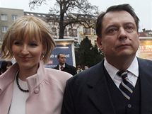 Šéf ČSSD Jiří Paroubek s manželkou před začátkem programové konference strany v Teplicích. (13.3.2010) 