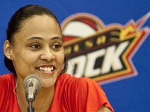 U SE ZASE SMJE. Marion Jonesov na tiskov konferenci po podpisu smlouvy s tmem basketbalov WNBA Tulsa Shock