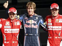 TRIO NEJLEPCH z kvalifikace Velk ceny Bahrajnu. Vtz Sebastian Vettel (uprosted), druh Felippe Massa (vlevo) a tet Fernando Alonso.  