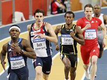 Bershawn Jackson (vlevo) z USA unik soupem v zvod na 400 metr. Dle zleva Richard Buck z Britnie, Nery Brenes z Kostariky a Clemens Zeller z Rakouska