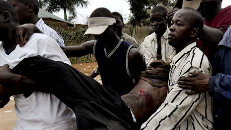 Po poáru královských hrobek v Kasubi vypukly v hlavním mst Ugandy nepokoje