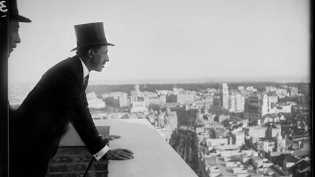 Král Alfonso XIII. hledí na Madrid, rok 1929