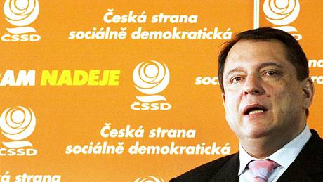 Pedseda SSD Jií Paroubek na tiskové konferenci v Praze. (11. bezna 2010)