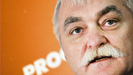 Milan Urban (SSD) na tiskové konferenci v Praze. (11. bezna 2010)