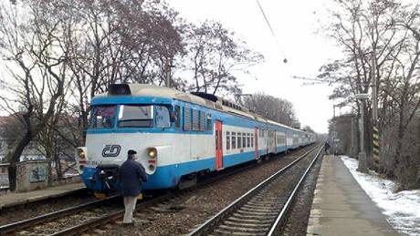 Nehoda zastavila provoz na trati Hostiva - Vrovice