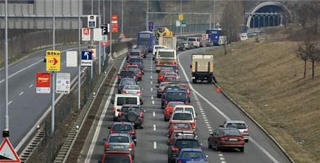 Kadým tubusem Pisáreckých tunel projede denn v prmru 18 tisíc aut.