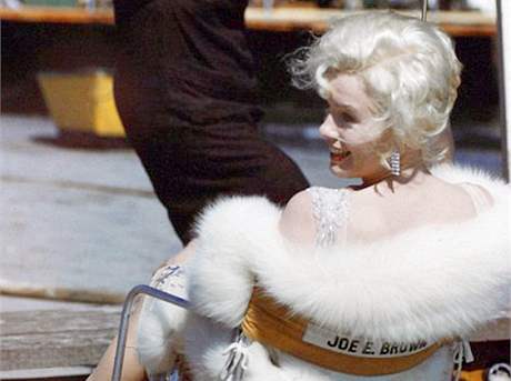 Dosud nezveejnné snímky Marilyn Monroe z filmu Nkdo to rád horké jdou do draby.