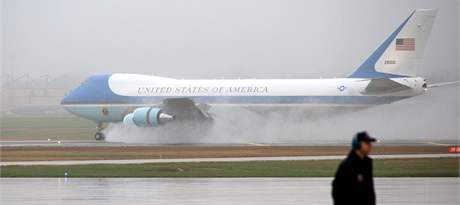 Letadlo Air Force One s americkým prezidentem na palub pistálo na letiti v Marylandu. (29. bezna 2010)