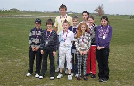 Vítzové mistrovství R mládee na golfových simulátorech.