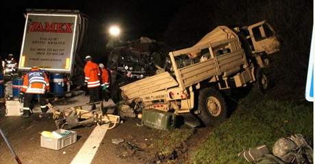 eský kamion naboural do amerického konvoje na nmecké dálnici A6