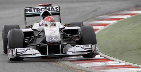 Michael Schumacher ze stje Mercedes v kvalifikaci Velk ceny Austrlie. 