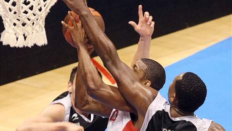 Basketbalisty Nymburku eká nelehký úkol, vymazat manko z Belgie - ilustraní foto.